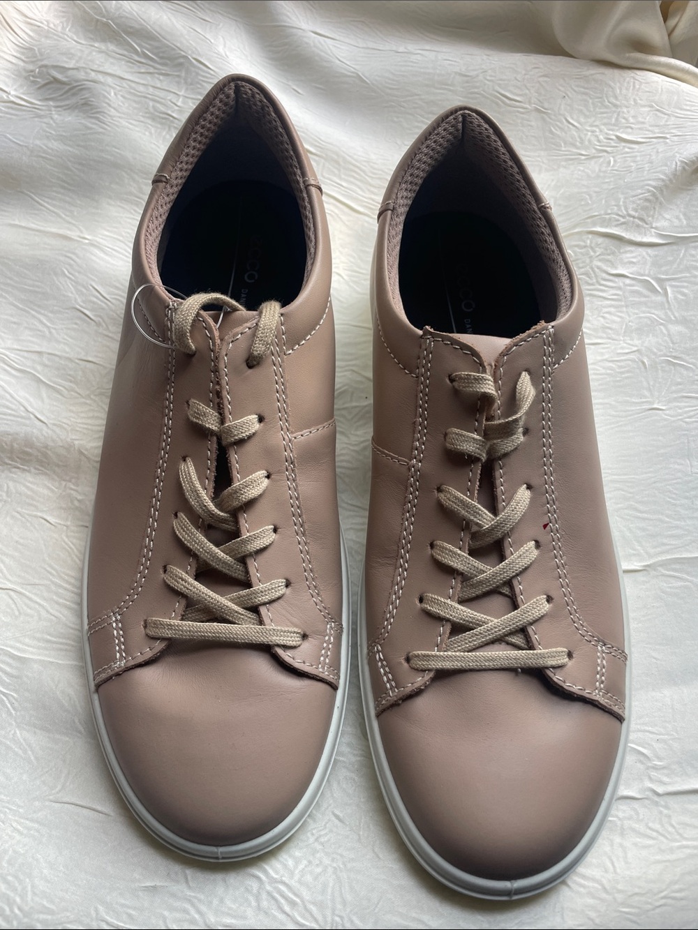 Women's Casual Leather ECCO Sneakers in Mauve size 9-9 1/2